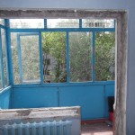 Демонтаж балконного окна